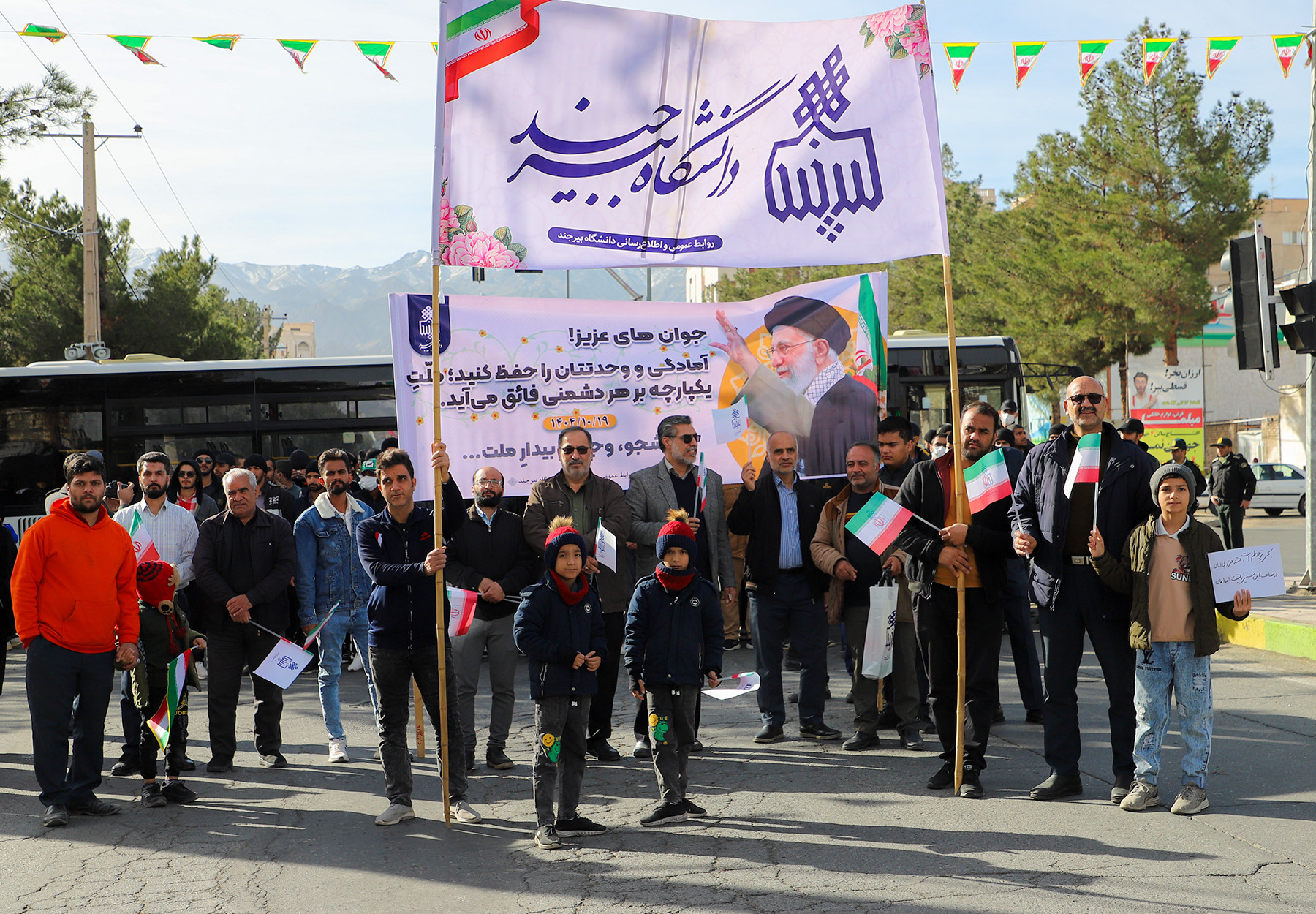 حضور دانشگاهیان دانشگاه بیرجند در راهپیمایی ۲۲ بهمن